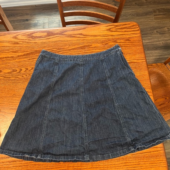 L.L. BEAN Classic Fit Women’s 20 REG DENIM SKIRT with pockets - Picture 4 of 12